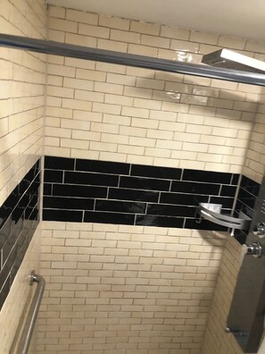 Towels, soap, toilet paper - Nice New Studio 1 with New AC in Pinellas Park (Pinellas Park)