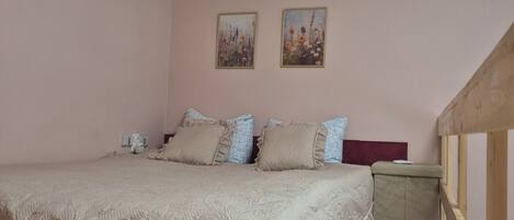 1 sovrum, strykjärn/strykbräda, wi-fi och sängkläder