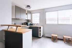 Fridge, microwave, oven, coffee/tea maker - Le Pétillant- Canal Saint-Martin (Paris)