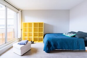 1 bedroom, desk, free WiFi, bed sheets - Le Pétillant- Canal Saint-Martin (Paris)