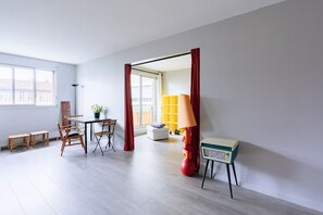 Interior - Le Pétillant- Canal Saint-Martin (Paris)
