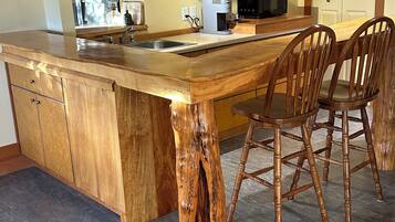 Microondas, parrilla de estufa y toallas de papel