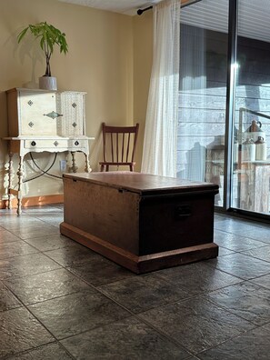 المنشأة من الداخل