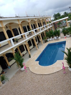 Outdoor pool - Hotel & Brunch Lirio de los Valles (Flores)