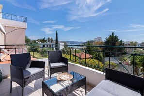 Property grounds - Modern Sea View Apartment with Balcony (Anavissos)