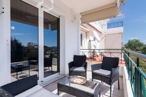 Terrace/patio - Modern Sea View Apartment with Balcony (Anavissos)