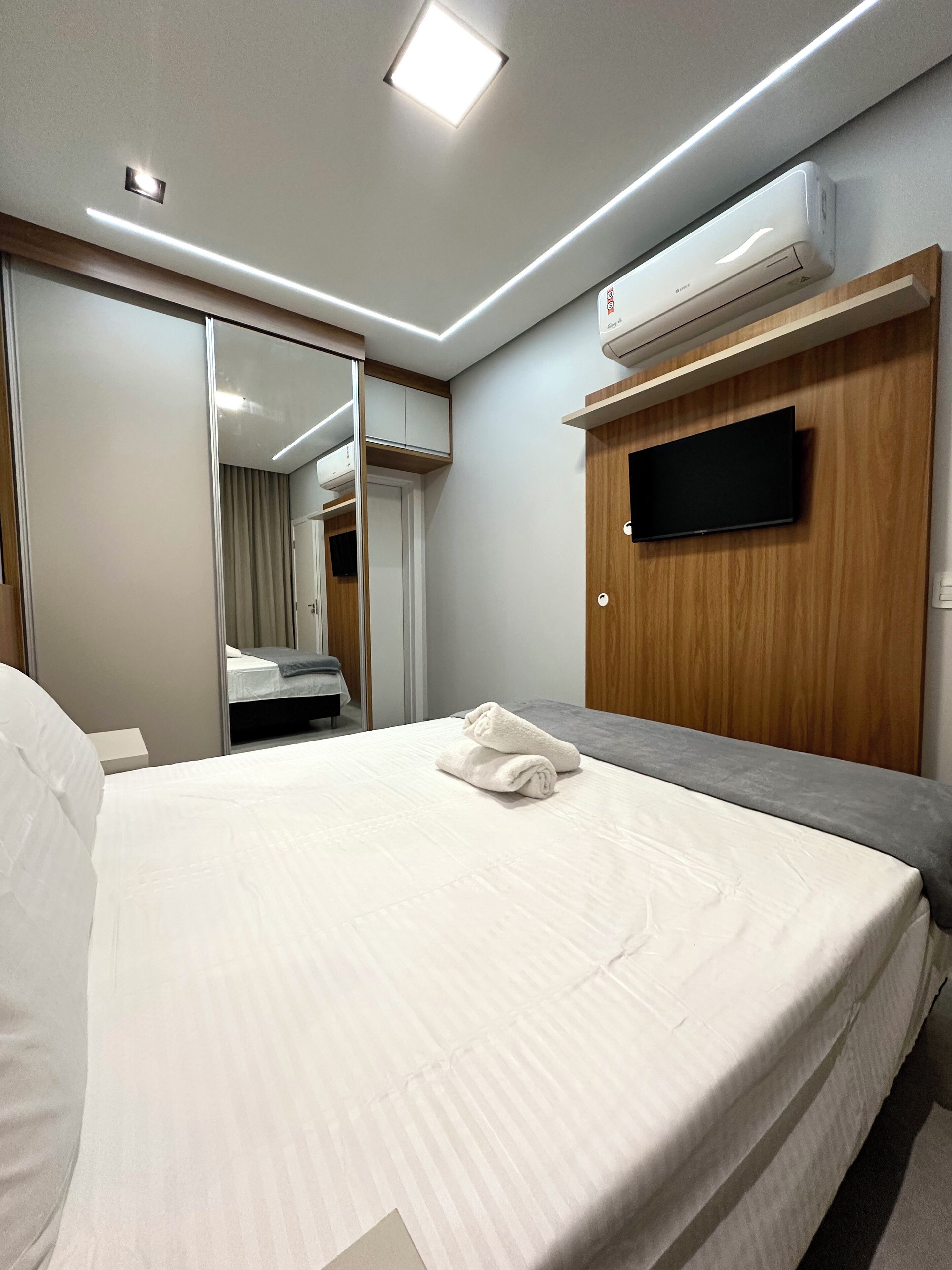 Deluxe Apartment | Iron/ironing board, free WiFi