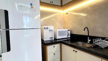 Fridge, microwave, stovetop, cookware/dishes/utensils