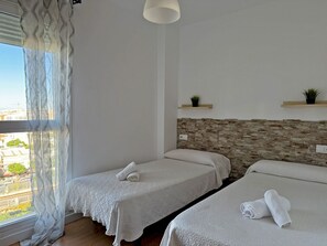 2 bedrooms, iron/ironing board, free WiFi, bed sheets - Apartamento Renfurbis - Ole Solutions (Jerez de la Frontera)