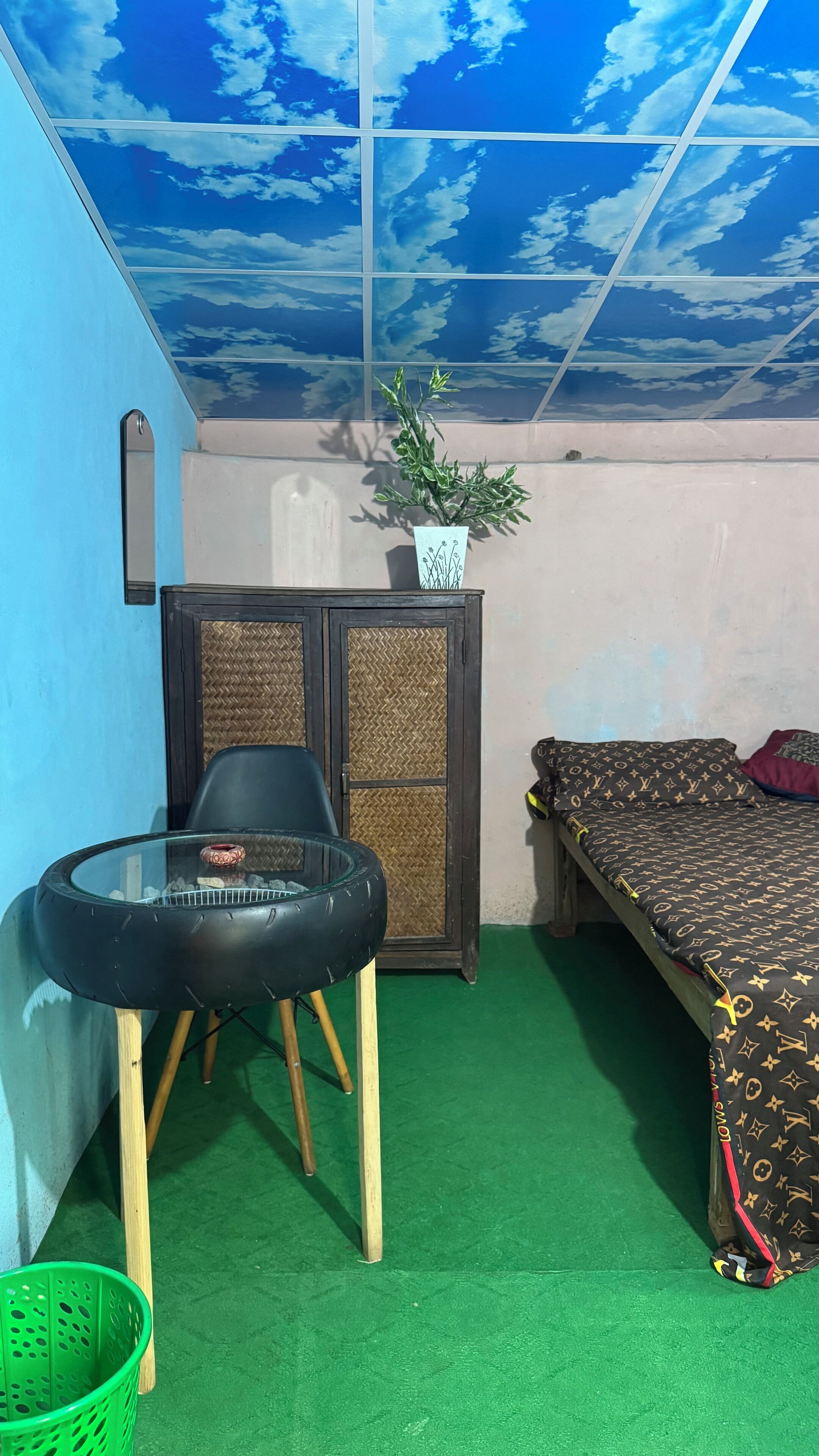 デスク、ノートパソコン用作業スペース、WiFi (無料)