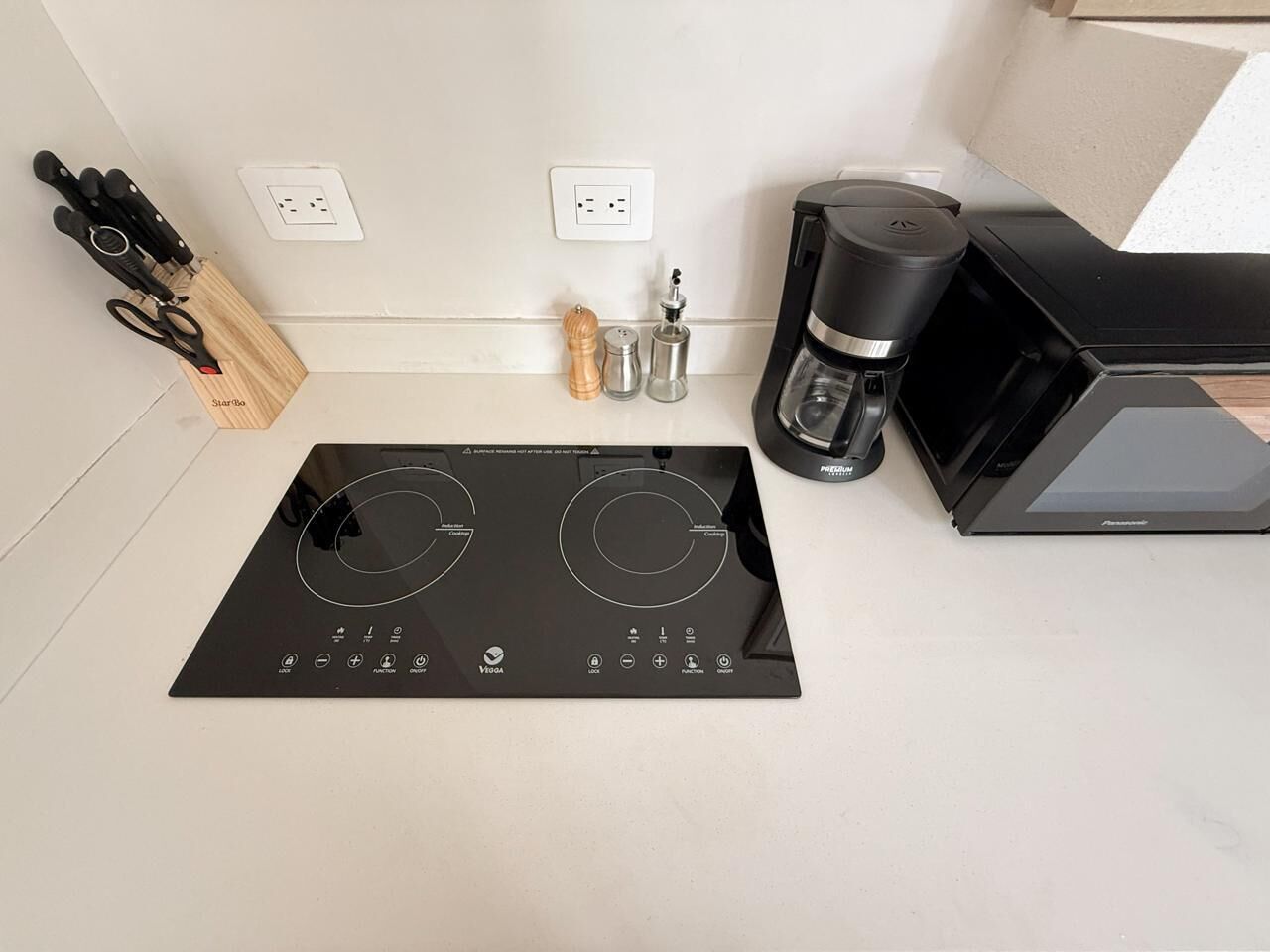 Lägenhet Standard - utsikt mot trädgården | Eget kök | Mikrovågsugn, spishäll och grytor/köksredskap