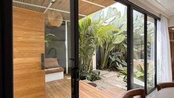 Departamento estándar, vista al jardín | Terraza o patio