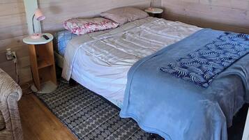 1 bedroom, bed sheets