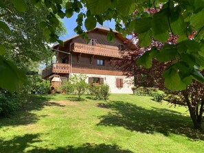 Exterior - Gîte l'erablière – Apartment for 4 with Mountain Views (Hauteville)