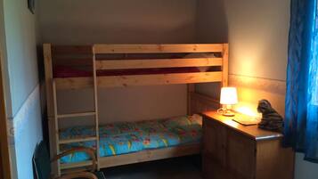 1 sovrum, strykjärn/strykbräda, wi-fi och sängkläder