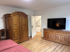 3 bedrooms, free WiFi, bed sheets