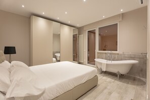 2 bedrooms, iron/ironing board, free WiFi, bed sheets - Wanderlust by MONHOLIDAY (Monopoli)