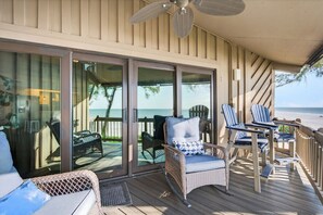 Terrace/patio - 🌴 Gulf-Front Paradise Awaits in Indian Shores! 🌊 (Indian Shores)