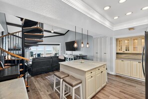 Interior - 🌴 Gulf-Front Paradise Awaits in Indian Shores! 🌊 (Indian Shores)