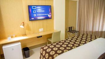 Caja de seguridad en la habitación y escritorio