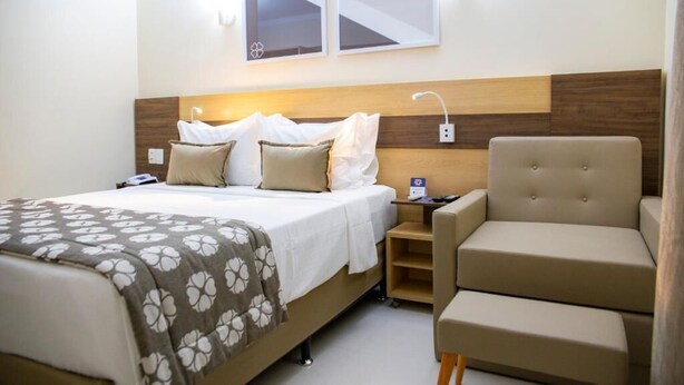 Economy Double Room | In-room safe, desk, laptop workspace, blackout curtains - House Inn Hotel (Anápolis)