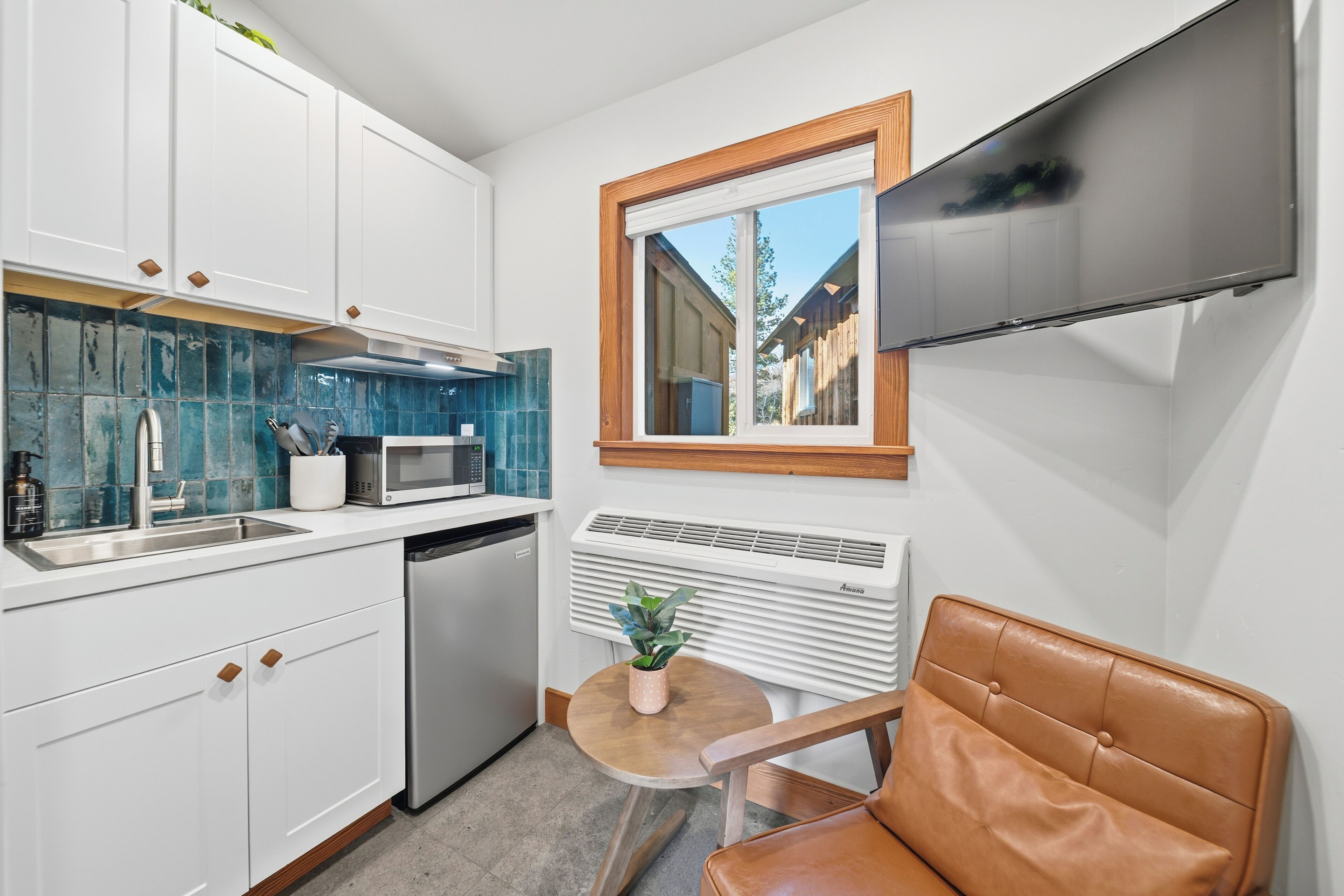 Fridge, microwave, stovetop, coffee/tea maker