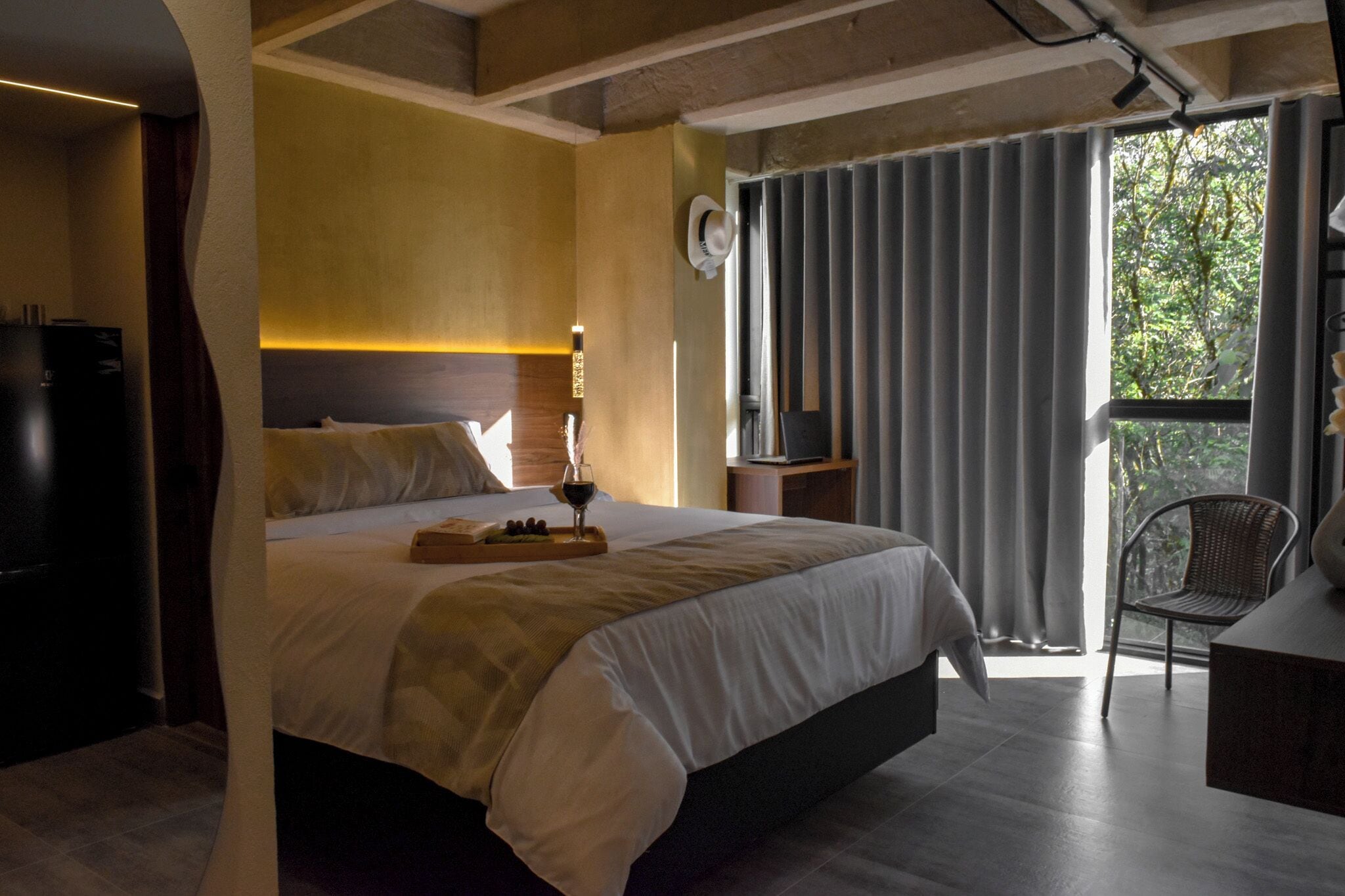 Suite (402) | Minibar, desk, laptop workspace, blackout drapes