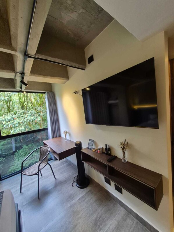 Phòng Suite (202) | Bếp riêng | Tủ lạnh, lò vi sóng, bếp nấu, dụng cụ pha cà phê/trà 