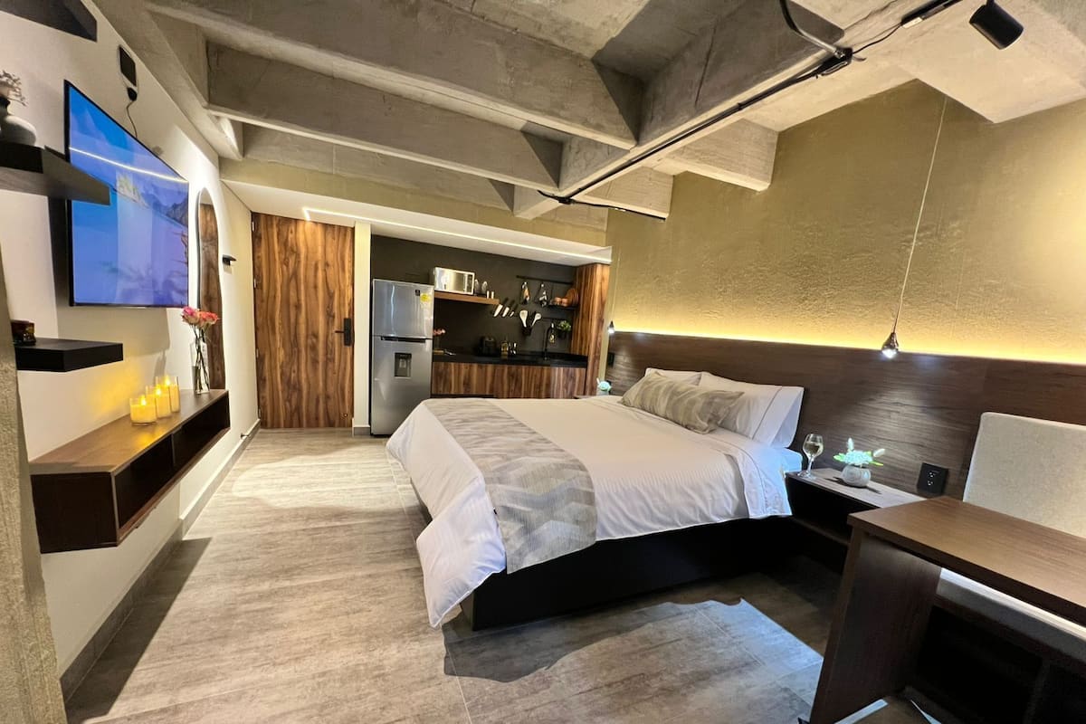 Minibar, desk, laptop workspace, blackout drapes