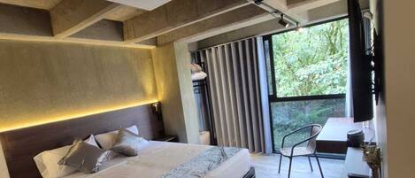 Suite (302) | Minibar, desk, laptop workspace, blackout drapes