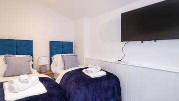 3 dormitorios, decoración individual, mobiliario individual