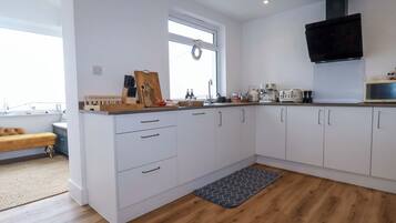 Cookware/dishes/utensils