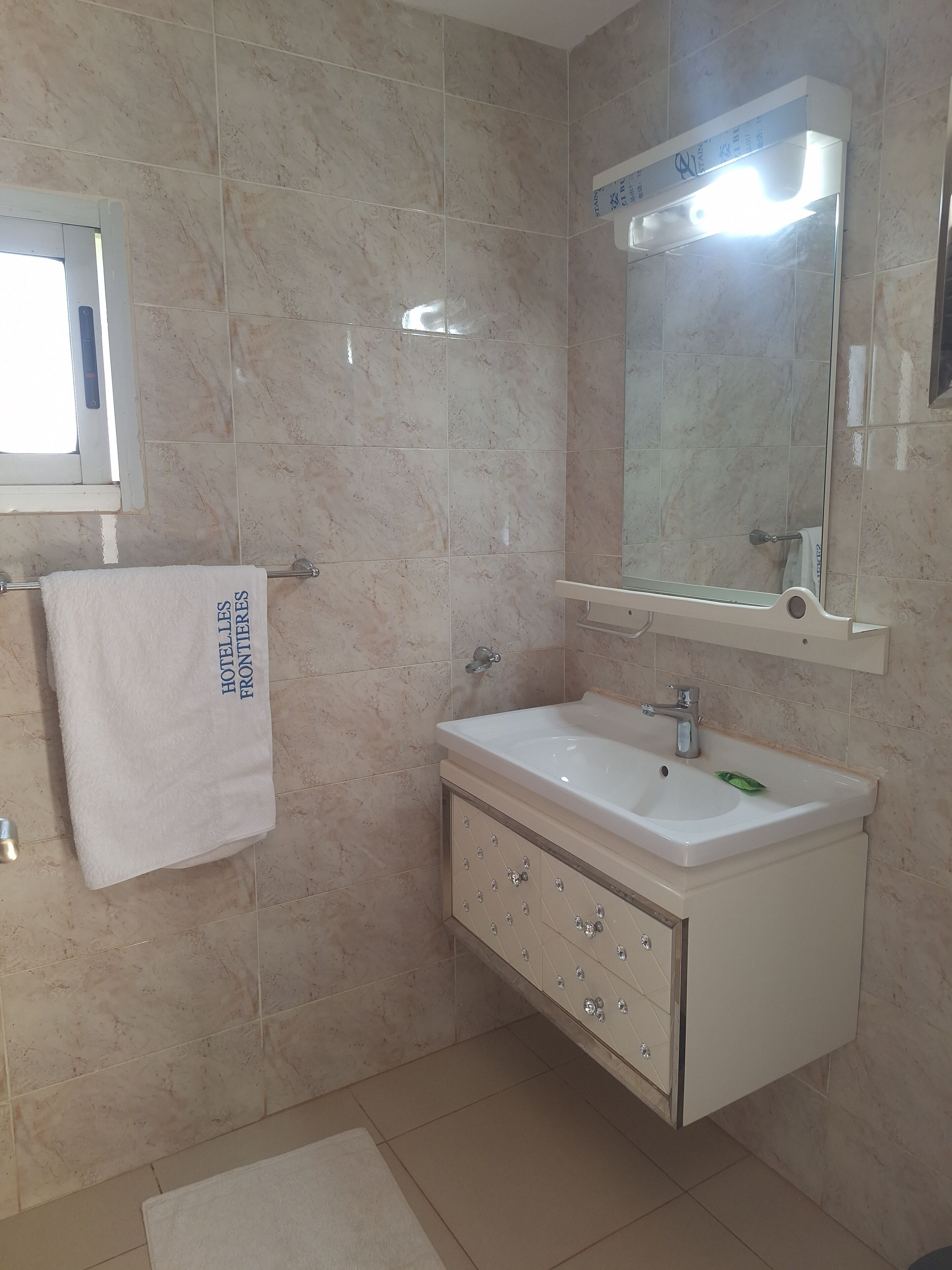 Senior Room | Desk, laptop workspace, free WiFi