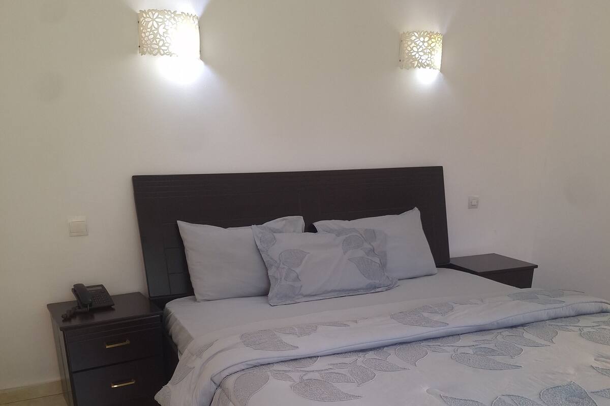 Junior Room | Desk, laptop workspace, free WiFi