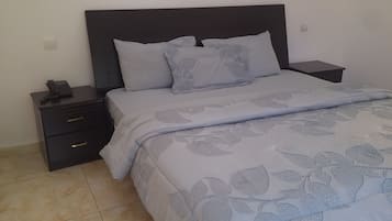 Junior Room | Desk, laptop workspace, free WiFi