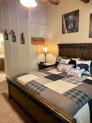 4 bedrooms, iron/ironing board, WiFi, bed sheets