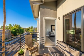 Terrace/patio - NEWLY LISTED 3BR, 3BA Condo! Pool/Spa & sunset views from 3 private balconies!! (Phoenix)