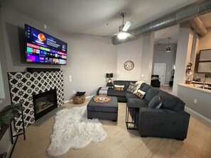 Smart TV, fireplace - NEWLY LISTED 3BR, 3BA Condo! Pool/Spa & sunset views from 3 private balconies!! (Phoenix)