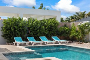 Outdoor pool - Perla di Solo, a luxury vacation villa with private pool (Grote Berg)