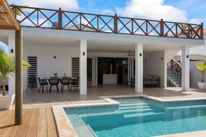 Outdoor pool - Perla di Solo, a luxury vacation villa with private pool (Grote Berg)