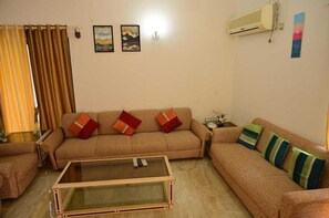 House | Living room - Villa Trizi by Palette Homes (Mawal)