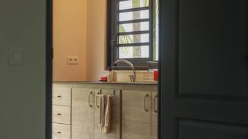 Bungalow, Balcony, Sea View | Private kitchen