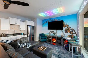 Smart-TV, Kamin, Videospiele, Tischfußball