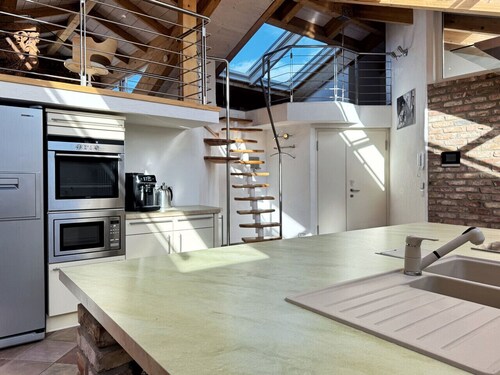 HolidayHome Apartments|Luxury Loft-Style Apartment