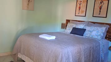 Suíte 3 com varanda | Blackout drapes, iron/ironing board, free WiFi