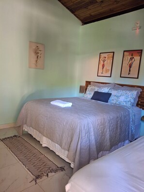 Suíte 3 com varanda | Blackout drapes, iron/ironing board, free WiFi