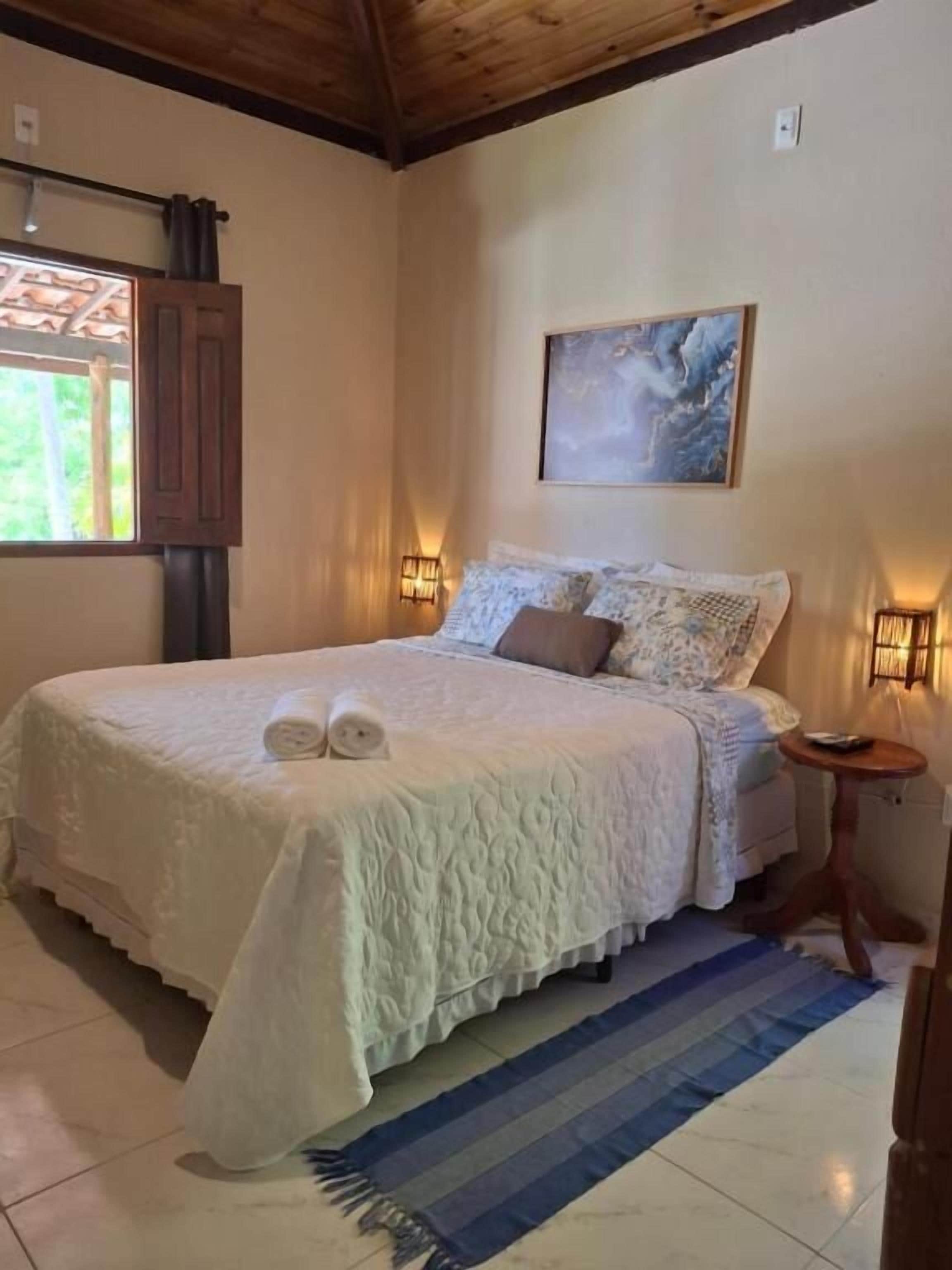 Suíte 2 com varanda | Cortinas blackout, ferros/tábuas de passar roupa, Wi-Fi de cortesia