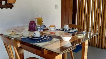 Suíte 1 com varanda | In-room dining