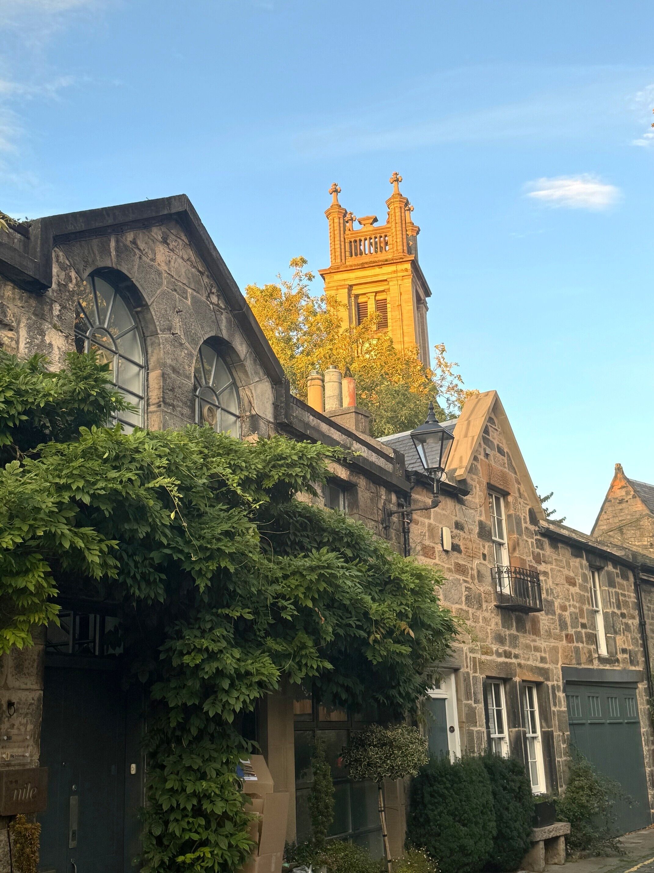 تفاصيل الفندق من الخارج