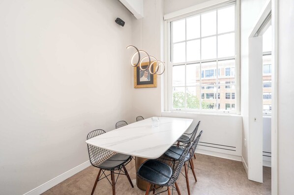 アパートメント クイーンベッド 2 台 キッチン シティビュー (The 333 Suites 302) | 部屋からの景観